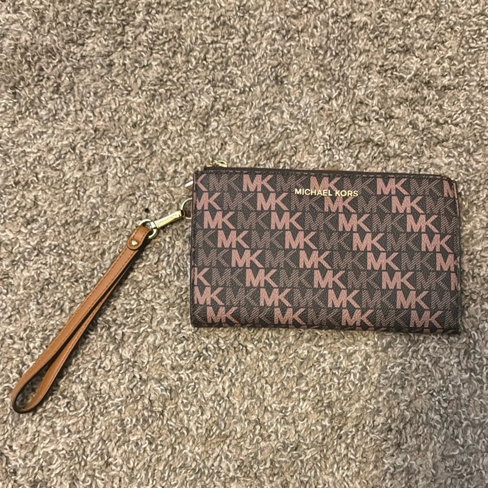 Micheal Kors wristlet wallet